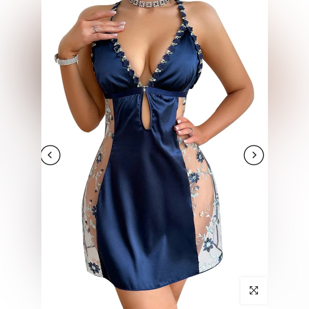 Elegant Navy Blue Floral Lace Nightgown